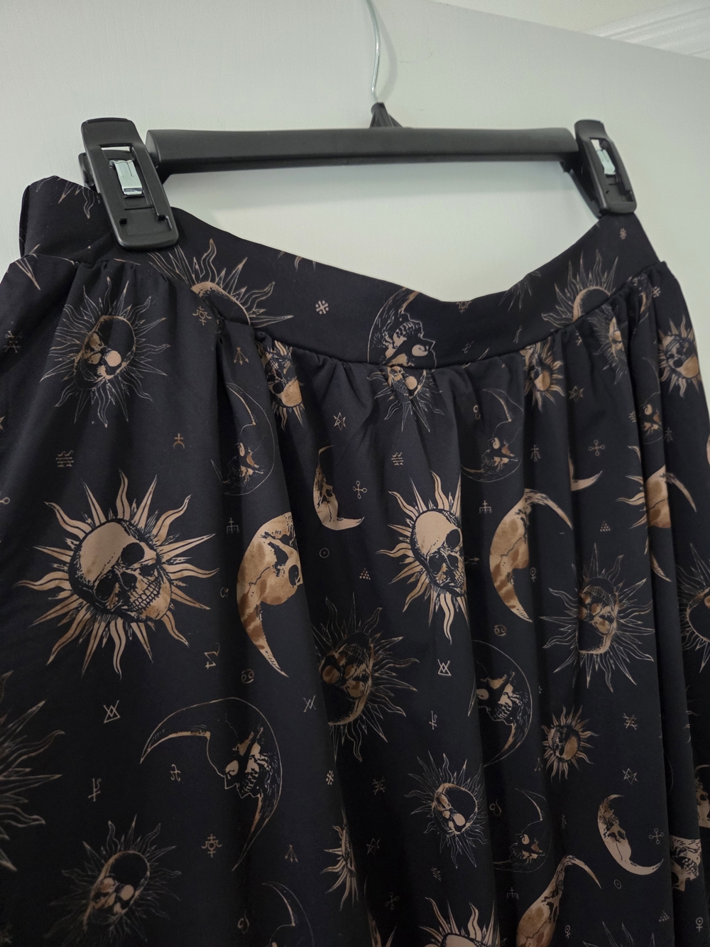 1028 HOT TOPIC Skull&Moon, Lined, Maxi Skirt with Elastic Waist